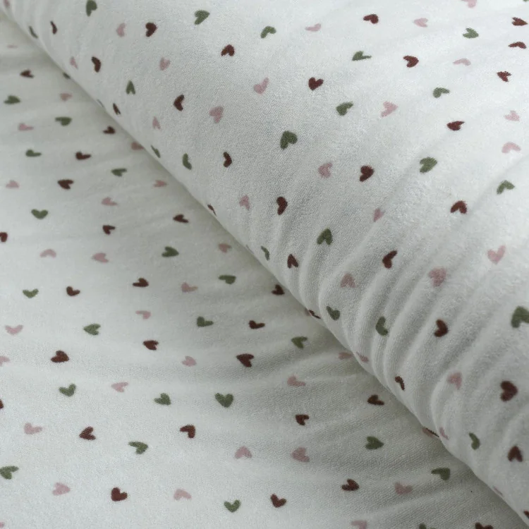 Tissu jersey éponge à petits cœurs – Doux, extensible et absorbant Tissus et mercerie créative – Nos sélections sans marque - 1