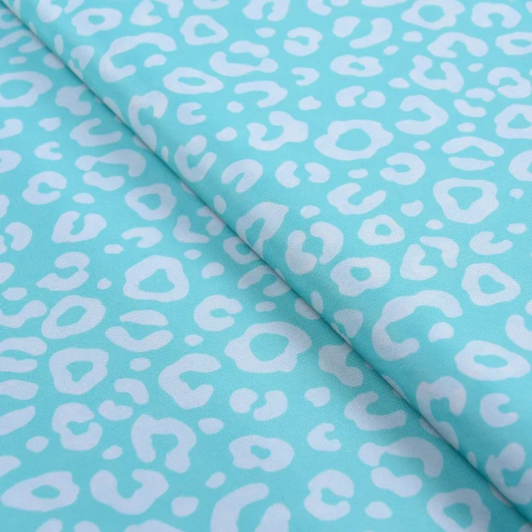 Tissu imperméable déperlant léopard "Lagoon Rush" vert et écru - Collection Contrastes - Les Filles à Pois Design Les Filles à P