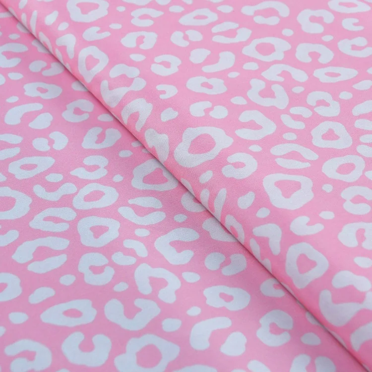 Tissu imperméable déperlant léopard "Sugarwild" rose et écru - Collection Contrastes - Les Filles à Pois Design Les Filles à Poi