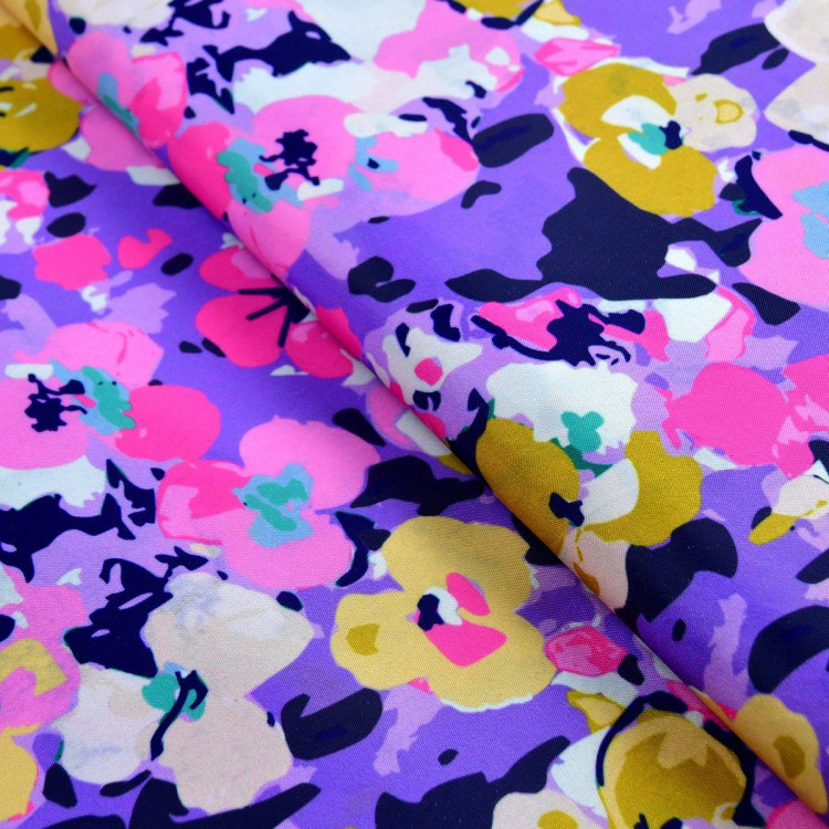 Tissu imperméable - déperlant type Kway - Fleurs - "Frida" - Tons violets Les Filles à Pois Les Filles à Pois - Design ® - Merce Tissu imperméable - déperlant type Kway - Fleurs - "Frida" - Tons violets Les Filles à Pois Les Filles à Pois - Design ® - Merce