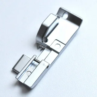 Pied passepoil pour surjeteuse – Compatible Jaguar 489, Veritas Simone, Pfaff Jaguar : machines à coudre et surjeteuses accessib