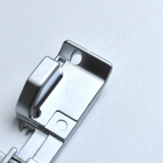 Pied passepoil pour surjeteuse – Compatible Jaguar 489, Veritas Simone, Pfaff Jaguar : machines à coudre et surjeteuses accessib