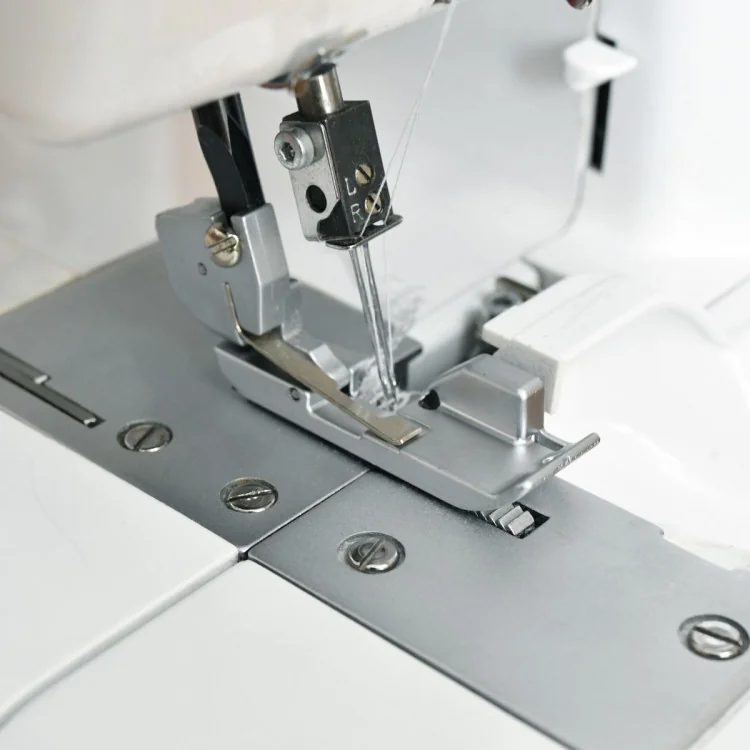 Pied passepoil pour surjeteuse – Compatible Jaguar 489, Veritas Simone, Pfaff Jaguar : machines à coudre et surjeteuses accessib