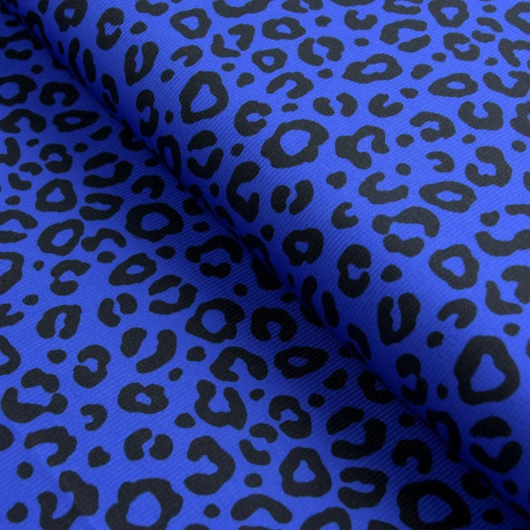 Tissu jersey côtelé "Blue Riff" bleu et noir – Collection Contrastes - Les Filles à Pois Design Les Filles à Pois - Design : mot