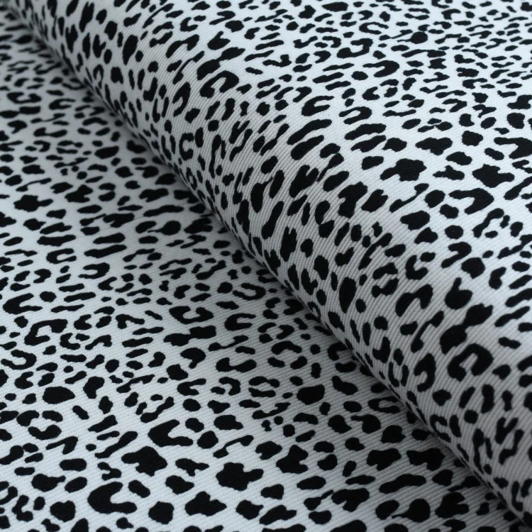 Tissu bord-côtes léopard noir sur fond blanc – Jersey côtelé Tissus et mercerie créative – Nos sélections sans marque - 1