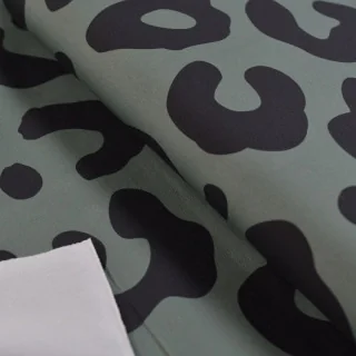 Tissu french terry léopard vieux vert – "Wild Spirit" – Collection Angels – Les Filles à Pois Design Les Filles à Pois - Design 
