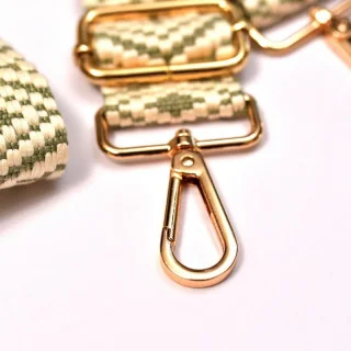 Sangle bandoulière réglable ethnique – Fond écru – 38 mm x 140 cm – Accessoires dorés Tissus et mercerie créative – Nos sélectio