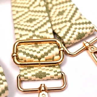 Sangle bandoulière réglable ethnique – Fond écru – 38 mm x 140 cm – Accessoires dorés Tissus et mercerie créative – Nos sélectio