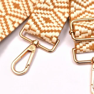 Sangle bandoulière réglable ethnique – Fond écru – 38 mm x 140 cm – Accessoires dorés Tissus et mercerie créative – Nos sélectio