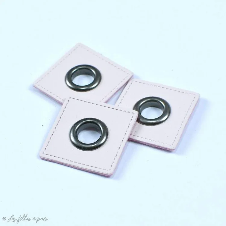 Oeillet simili cuir de couture carré - Gun - Lot de 2 - 8mm Tissus et mercerie créative – Nos sélections sans marque - 15 Oeillet simili cuir de couture carré - Gun - Lot de 2 - 8mm Tissus et mercerie créative – Nos sélections sans marque - 15