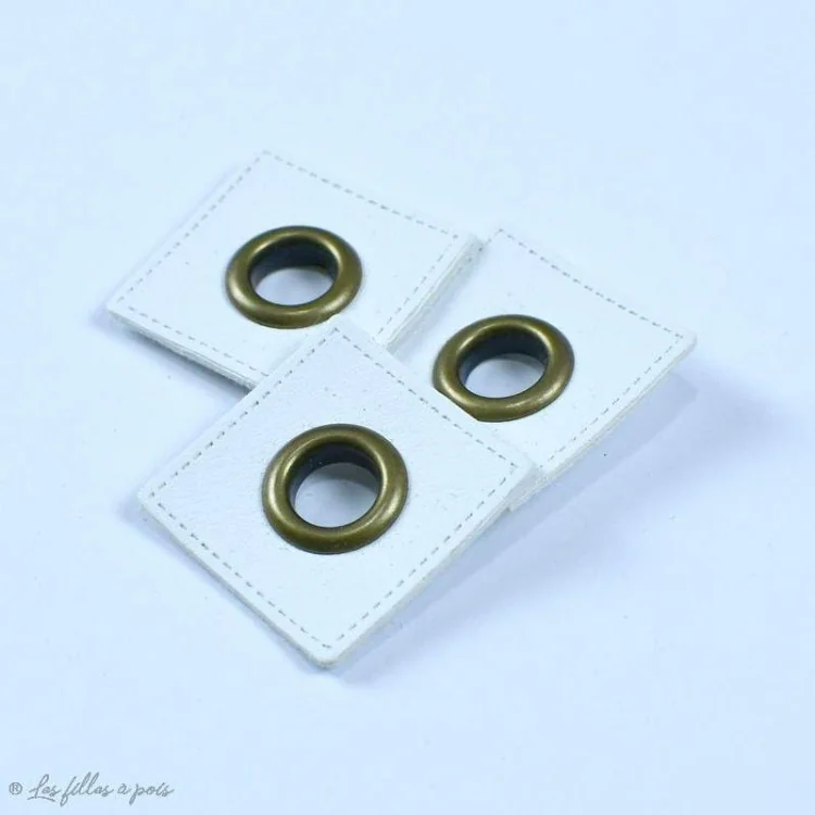 Œillet carré simili cuir bronze – 8 mm – Lot de 2 Tissus et mercerie créative – Nos sélections sans marque - 9 Œillet carré simili cuir bronze – 8 mm – Lot de 2 Tissus et mercerie créative – Nos sélections sans marque - 9