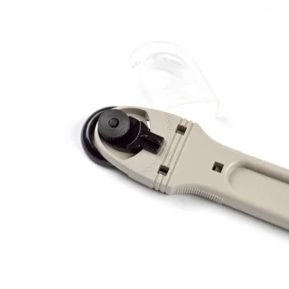 Cutter rotatif KAI 5028 – 28 mm – Lame en tungstène avec sécurité réglable Ciseaux KAI : précision japonaise pour la couture et 