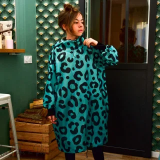 Patron de couture - PDF gratuit de l'imperméable en 3 tailles Les Filles à Pois - Design : motifs audacieux, style intemporel - 