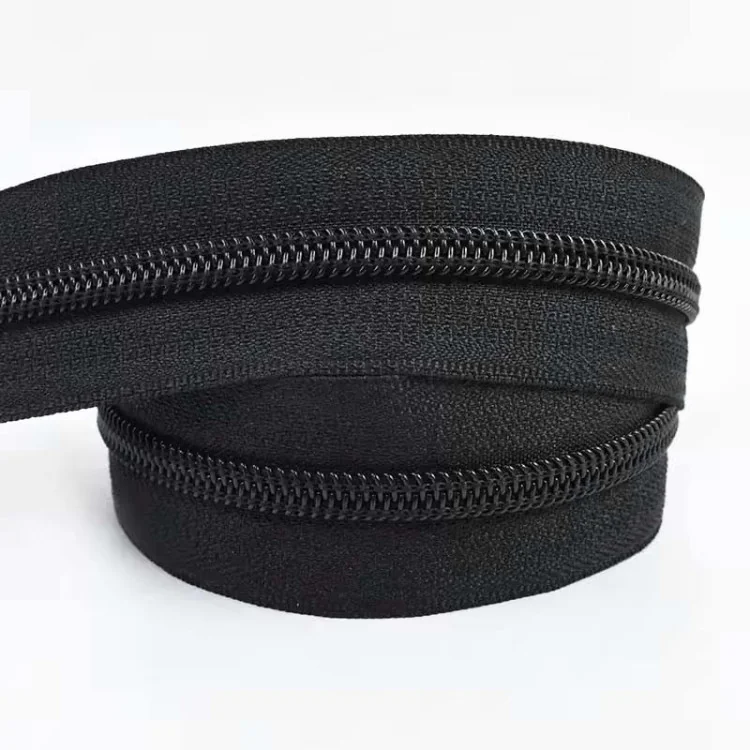 Fermeture éclair au mètre – spirale noire – 8 coloris – avec 3 curseurs Tissus et mercerie créative – Nos sélections sans marque Fermeture éclair au mètre – spirale noire – 8 coloris – avec 3 curseurs Tissus et mercerie créative – Nos sélections sans marque