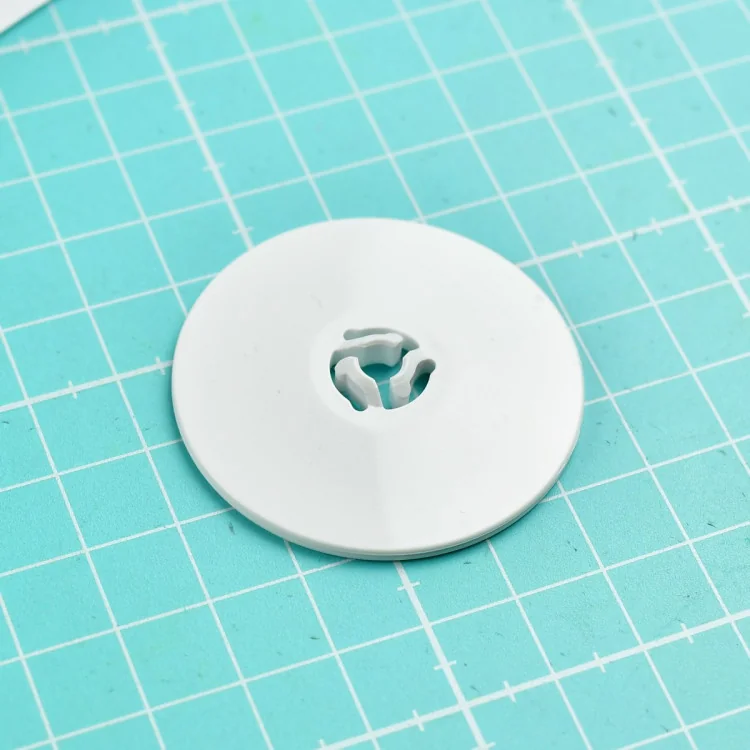Arrêt bobine grand modèle Singer (40 mm) – Pour Confidence, Curvy, Diva, Nova… Singer : machines à coudre, broder et surjeter em