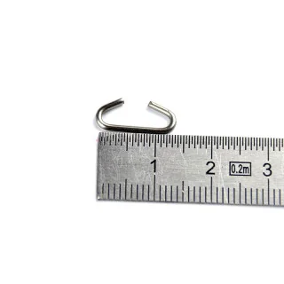 Agrafe métallique pour courroie cuir de machine à coudre ancienne