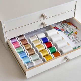 Coffret Madeira Rayon 40 – 194 bobines 200 m (édition blanche luxe) | Fils à broder machine