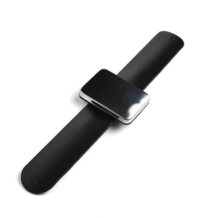 Bracelet magnétique porte-aiguilles — 2 coloris | Les Filles à Pois Bracelet magnétique porte-aiguilles — 2 coloris | Les Filles à Pois