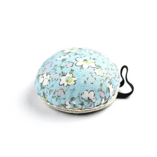 Pique-épingles rond en tissu (≈ 6 cm) — motifs aléatoires | Les Filles à Pois