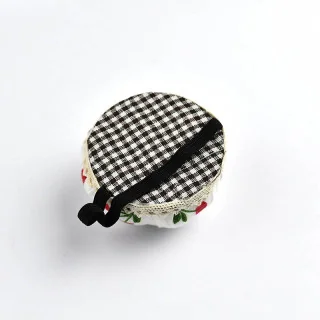 Pique-épingles rond en tissu (≈ 6 cm) — motifs aléatoires | Les Filles à Pois