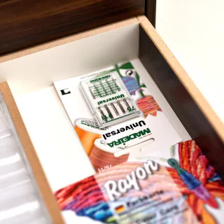 Coffret Madeira Rayon 40 – 194 bobines 200 m (édition bois de racine) | Fils à broder machine