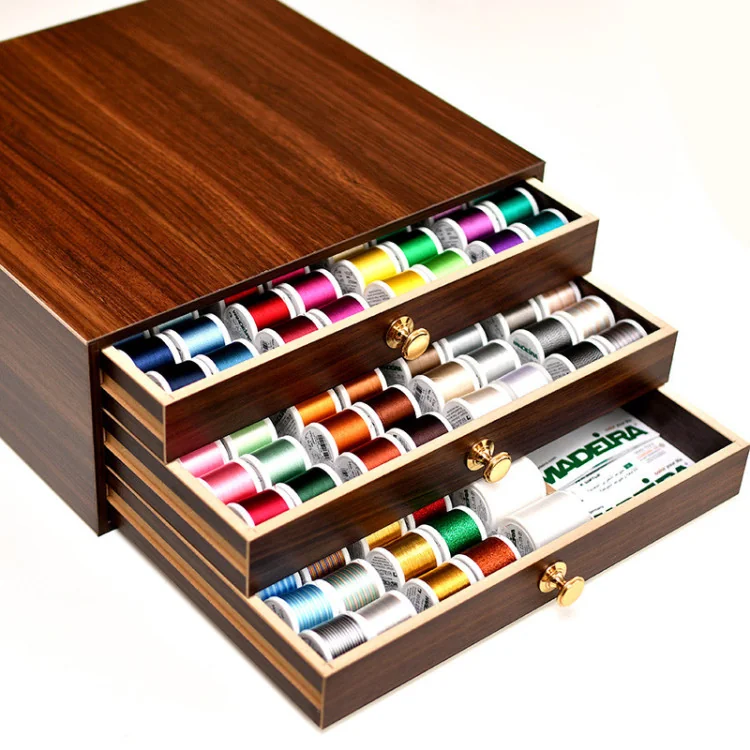 Coffret Madeira Rayon 40 – 194 bobines 200 m (édition bois de racine) | Fils à broder machine