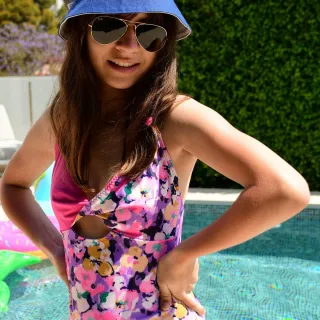 Tissu lycra maillot de bain fleurs "Flor de Vida" tons violets - UFP50+ - Collections Frida - Les Filles à Pois Design Les Fill