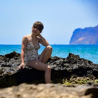 Tissu lycra maillot de bain fleurs "Zelenka" écru et vert - UFP50+ - Collections Klass - Les Filles à Pois Design Les Filles à 