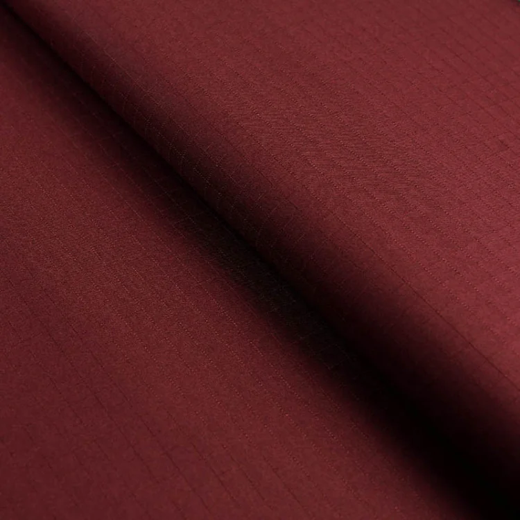 Coupon tissu ripstop bordeaux 190 cm – robuste & imperméable Coupon tissu ripstop bordeaux 190 cm – robuste & imperméable