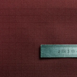 Coupon tissu ripstop rouge 80 cm – robuste & imperméable