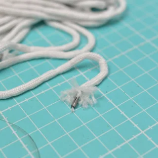 Tresse plombée blanche 35 g/m pour ourlets de rideaux – 5 m