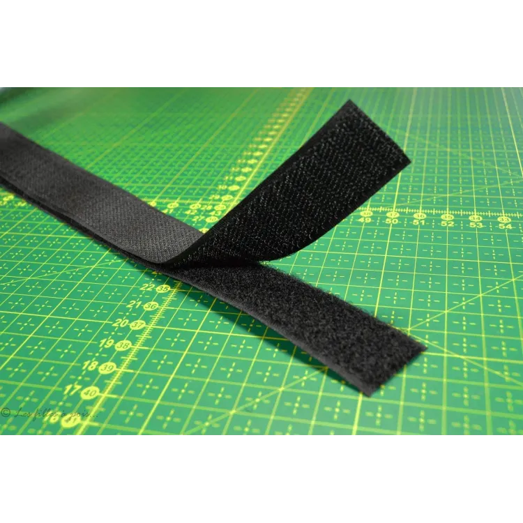 Scratch noir auto-agrippant à coudre – Velcro vendu au mètre Tissus et mercerie créative – Nos sélections sans marque - 1 Scratch noir auto-agrippant à coudre – Velcro vendu au mètre Tissus et mercerie créative – Nos sélections sans marque - 1