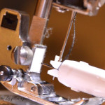 Enfile aiguille de machine à coudre et surjeteuse automatique  - 5