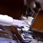Enfile aiguille de machine à coudre et surjeteuse automatique  - 6