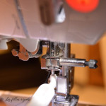 Enfile aiguille de machine à coudre et surjeteuse automatique  - 9