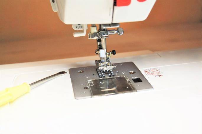 Remontage après nettoyage machine a coudre électronique Véritas