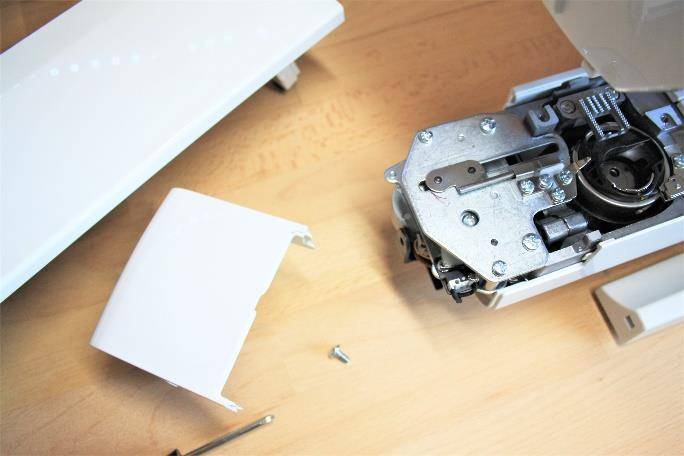 Système de coupe fil démonté machine à coudre électronique Véritas